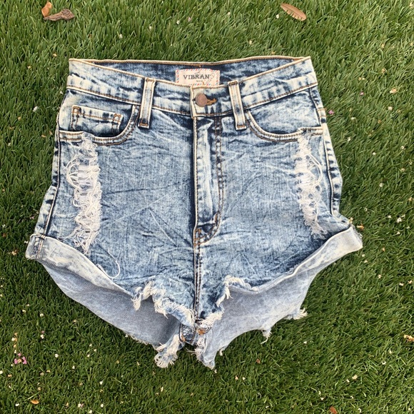 Vibrant Pants - Distressed high rise jean shorts light blue